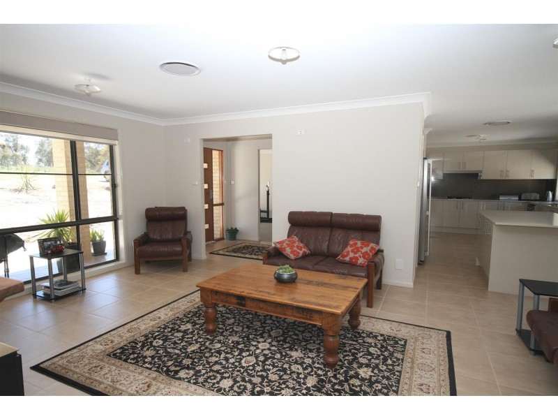 6 Zouch Road, Yass NSW 2582