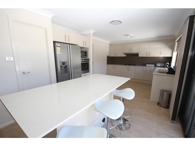 6 Zouch Road, Yass NSW 2582