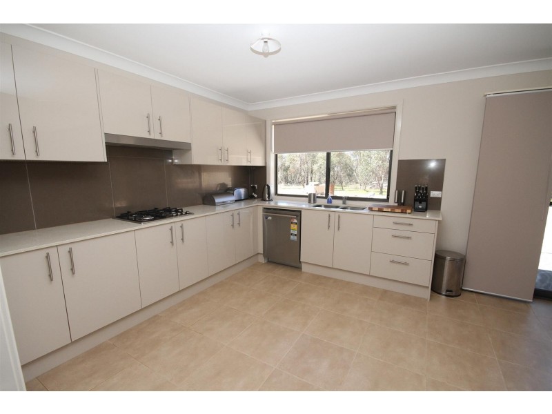 6 Zouch Road, Yass NSW 2582