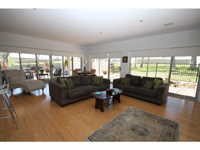 9 Burgess Place, Yass NSW 2582