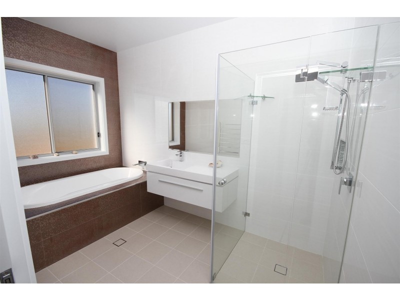 9 Burgess Place, Yass NSW 2582