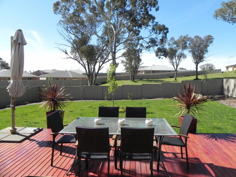 9 Burgess Place, Yass NSW 2582