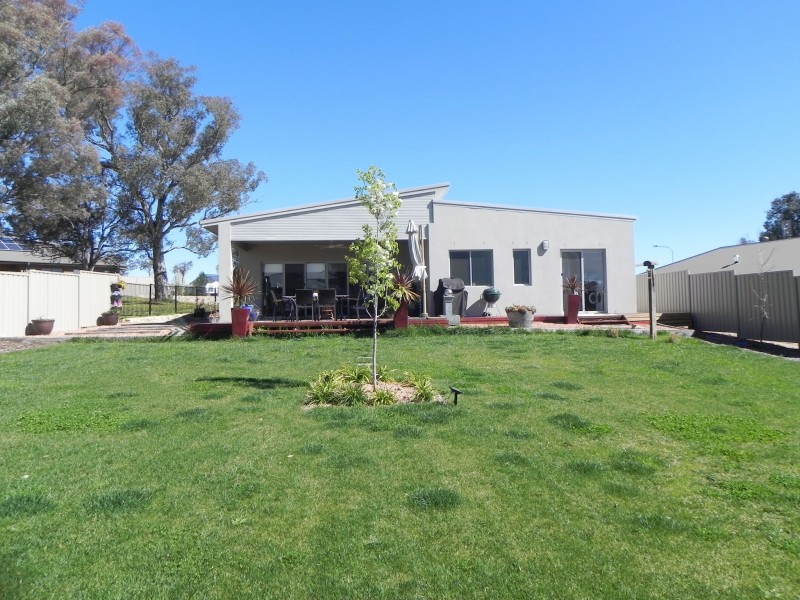 9 Burgess Place, Yass NSW 2582