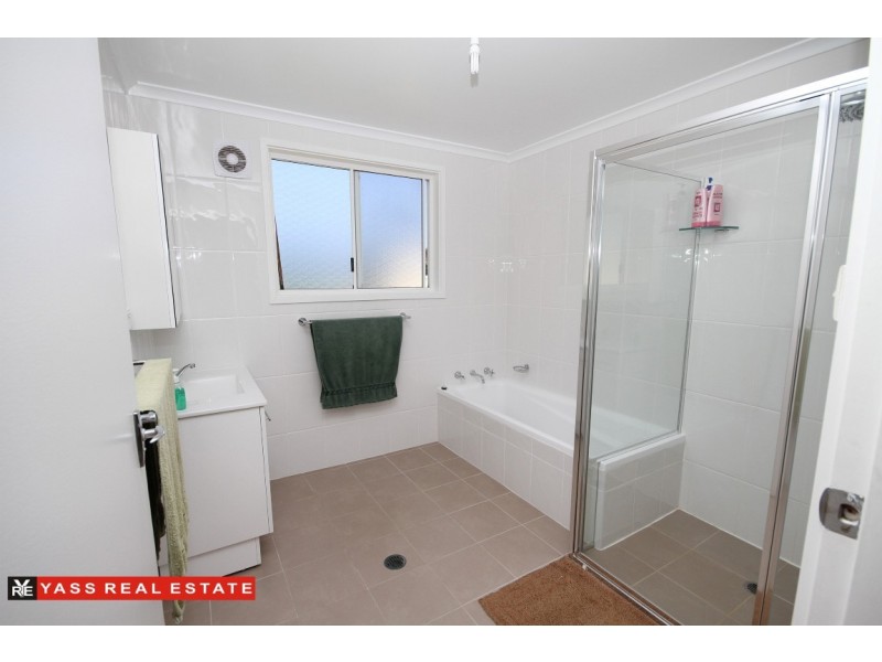 14 Leake Street, Bowning NSW 2582