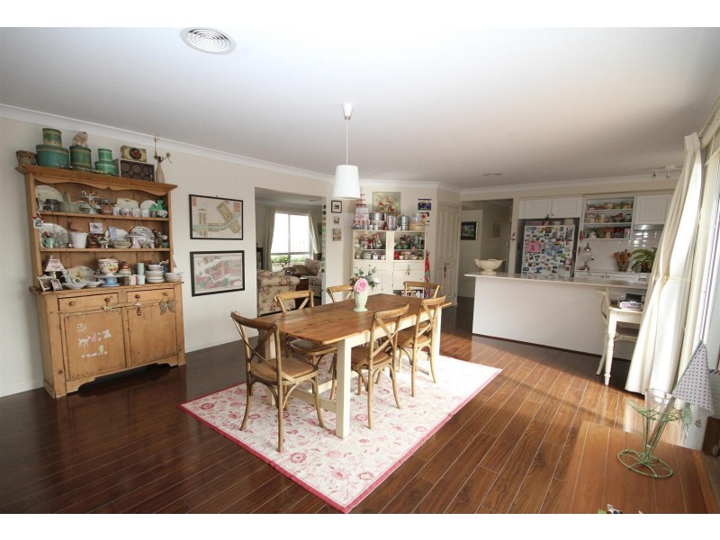 4 Mckenna Avenue, Yass NSW 2582