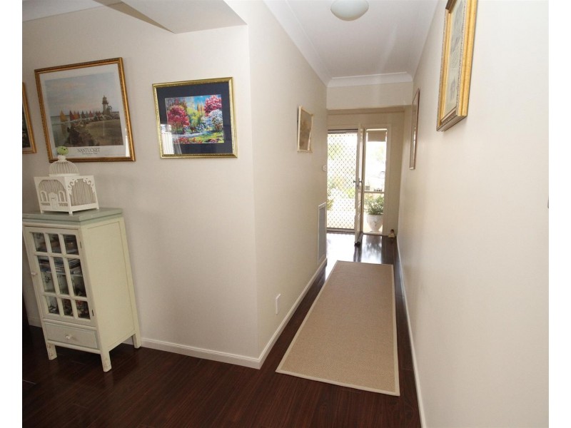 4 Mckenna Avenue, Yass NSW 2582