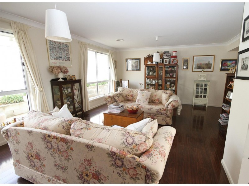 4 Mckenna Avenue, Yass NSW 2582