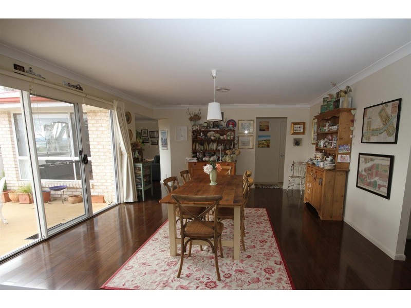 4 Mckenna Avenue, Yass NSW 2582