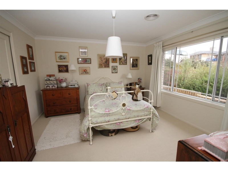 4 Mckenna Avenue, Yass NSW 2582