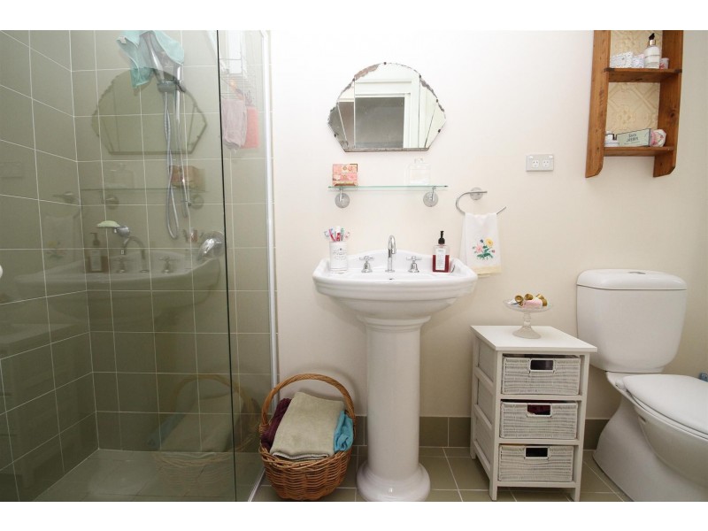 4 Mckenna Avenue, Yass NSW 2582