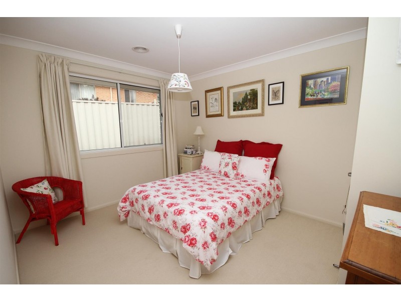 4 Mckenna Avenue, Yass NSW 2582