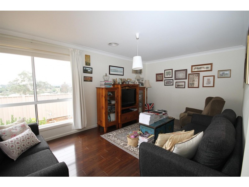 4 Mckenna Avenue, Yass NSW 2582