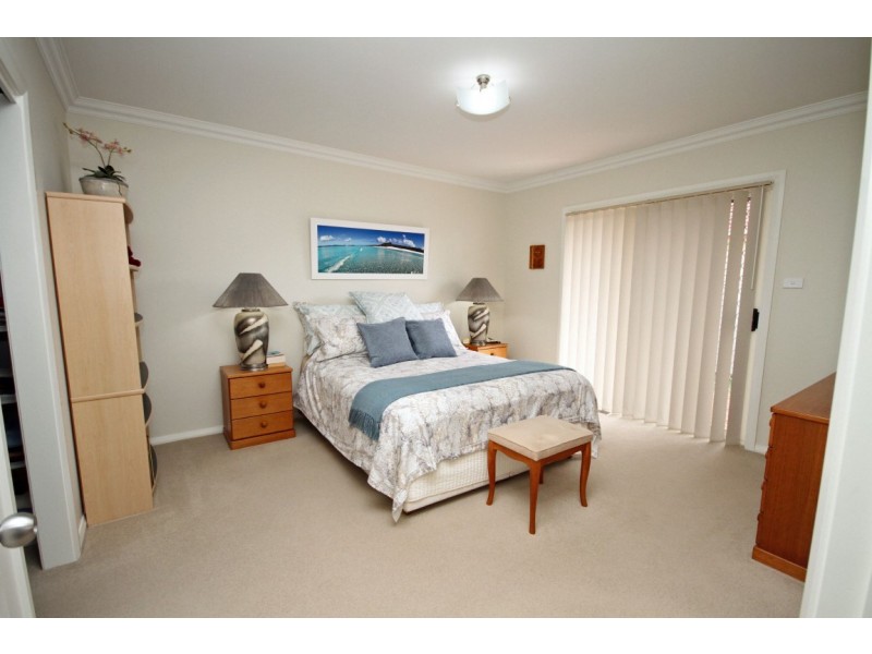 18 Hatton Drive, Yass NSW 2582