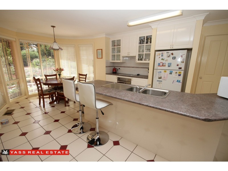10 Walker Place, Yass NSW 2582