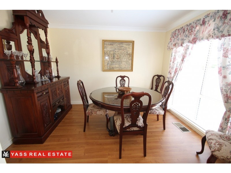 10 Walker Place, Yass NSW 2582