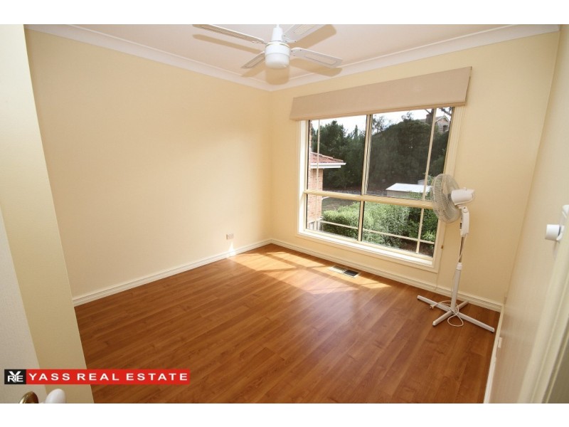 10 Walker Place, Yass NSW 2582