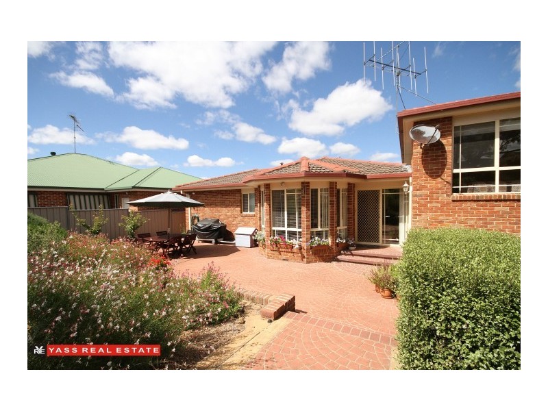 10 Walker Place, Yass NSW 2582