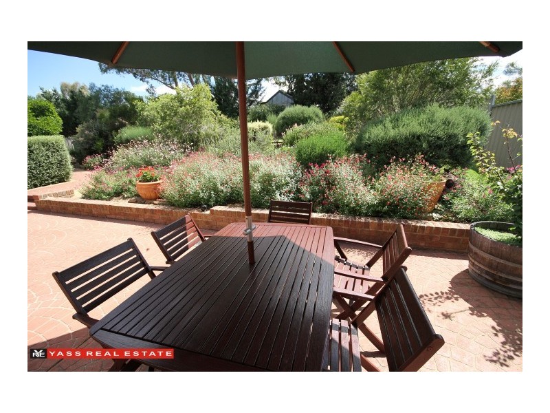10 Walker Place, Yass NSW 2582