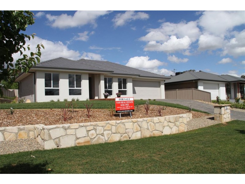 16 Mckenna Avenue, Yass NSW 2582