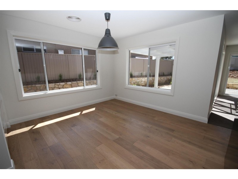 16 Mckenna Avenue, Yass NSW 2582