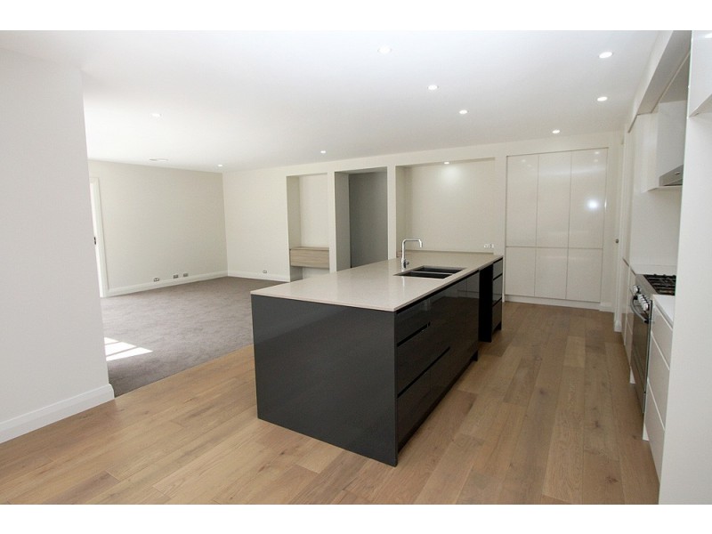 16 Mckenna Avenue, Yass NSW 2582