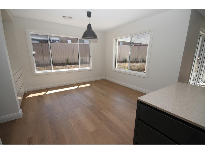 16 Mckenna Avenue, Yass NSW 2582