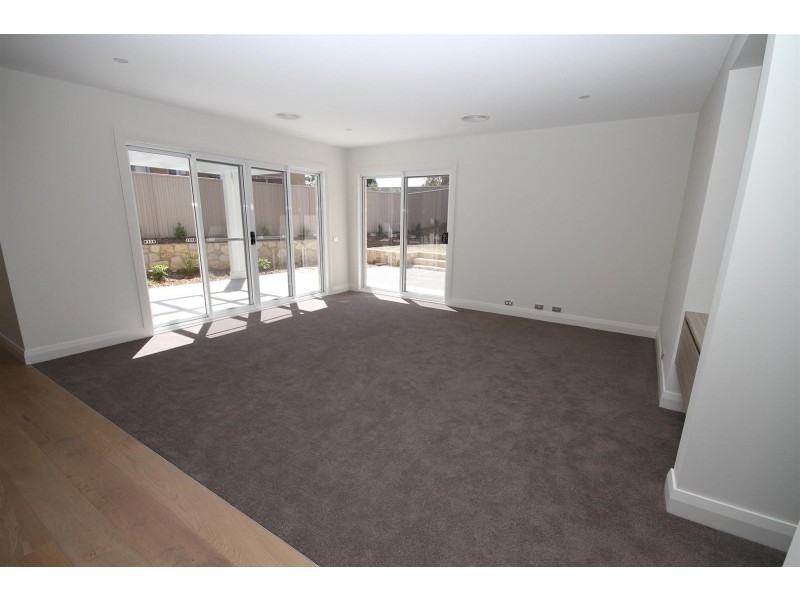 16 Mckenna Avenue, Yass NSW 2582