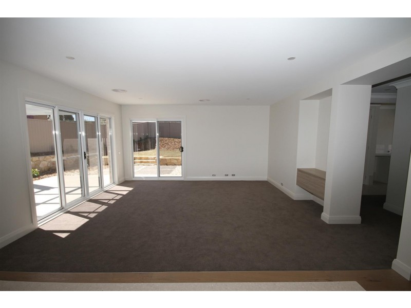 16 Mckenna Avenue, Yass NSW 2582