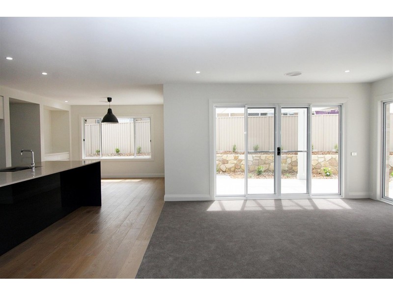 16 Mckenna Avenue, Yass NSW 2582