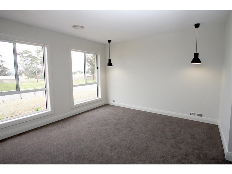 16 Mckenna Avenue, Yass NSW 2582