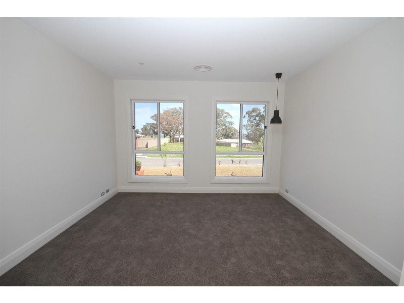 16 Mckenna Avenue, Yass NSW 2582