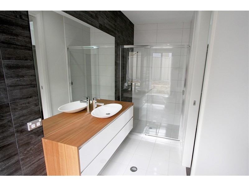 16 Mckenna Avenue, Yass NSW 2582