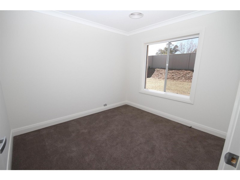 16 Mckenna Avenue, Yass NSW 2582