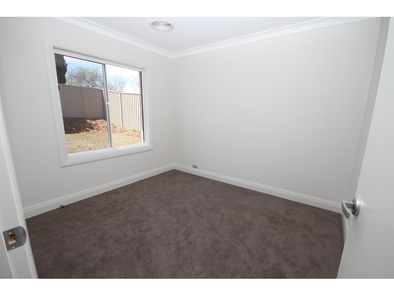 16 Mckenna Avenue, Yass NSW 2582