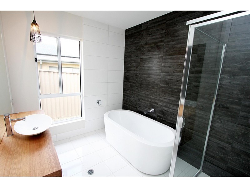 16 Mckenna Avenue, Yass NSW 2582