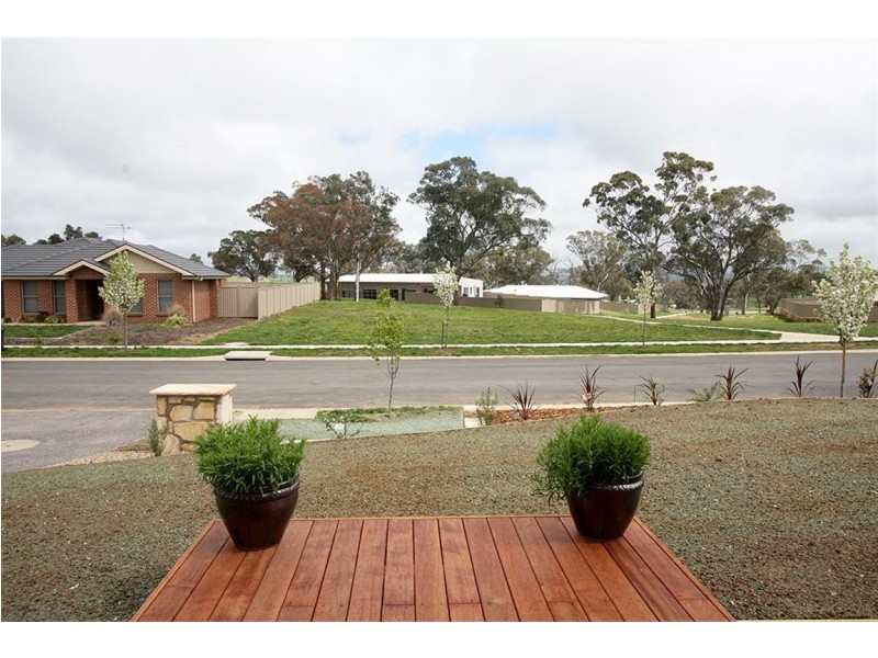 16 Mckenna Avenue, Yass NSW 2582