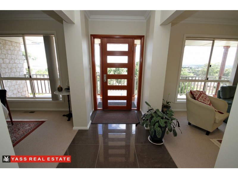 18 Hatton Drive, Yass NSW 2582