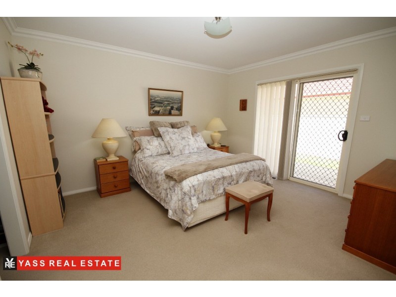 18 Hatton Drive, Yass NSW 2582