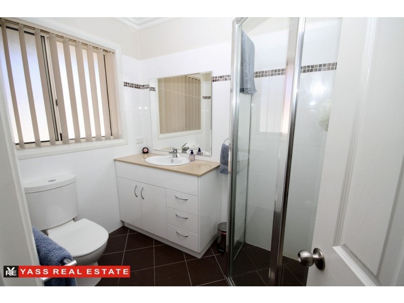 18 Hatton Drive, Yass NSW 2582