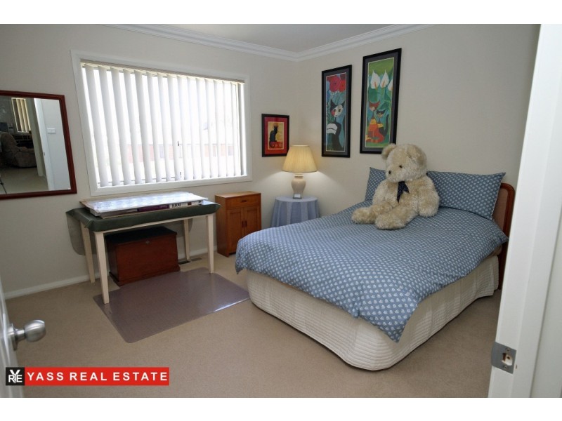 18 Hatton Drive, Yass NSW 2582