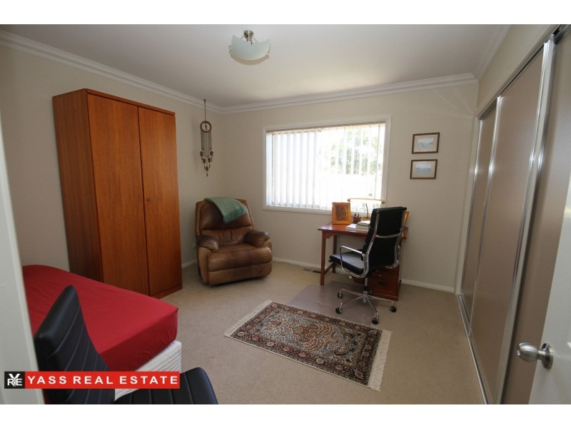 18 Hatton Drive, Yass NSW 2582