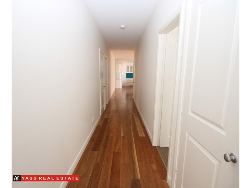 8 Burgess Place, Yass NSW 2582