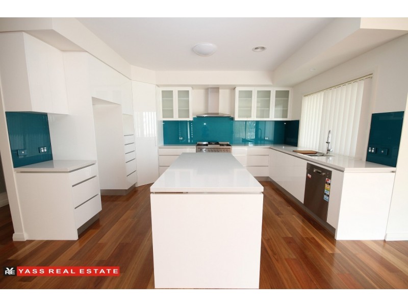 8 Burgess Place, Yass NSW 2582