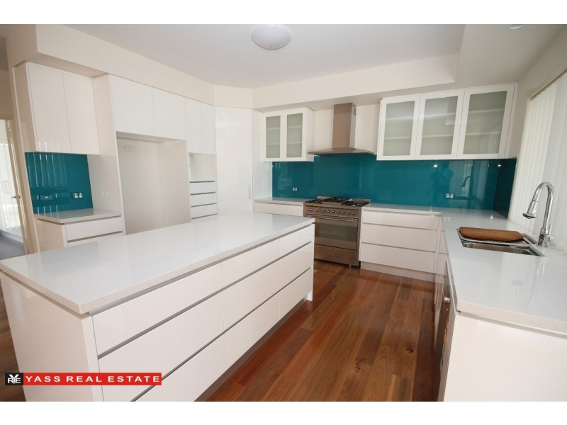 8 Burgess Place, Yass NSW 2582