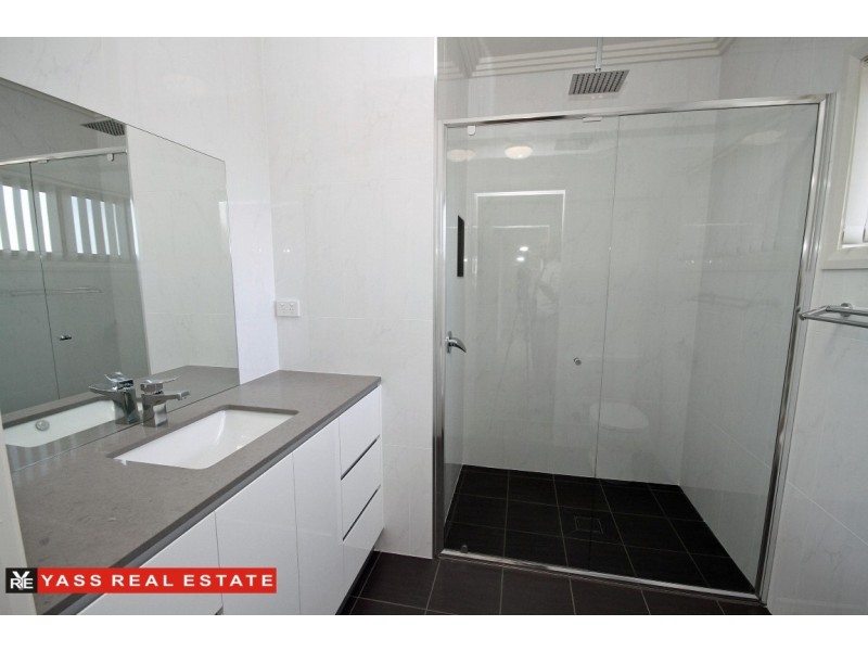 8 Burgess Place, Yass NSW 2582