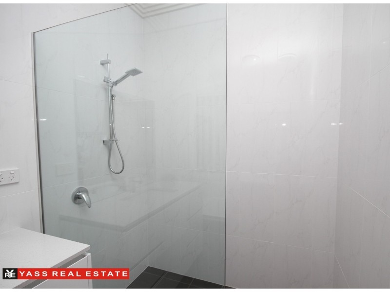 8 Burgess Place, Yass NSW 2582