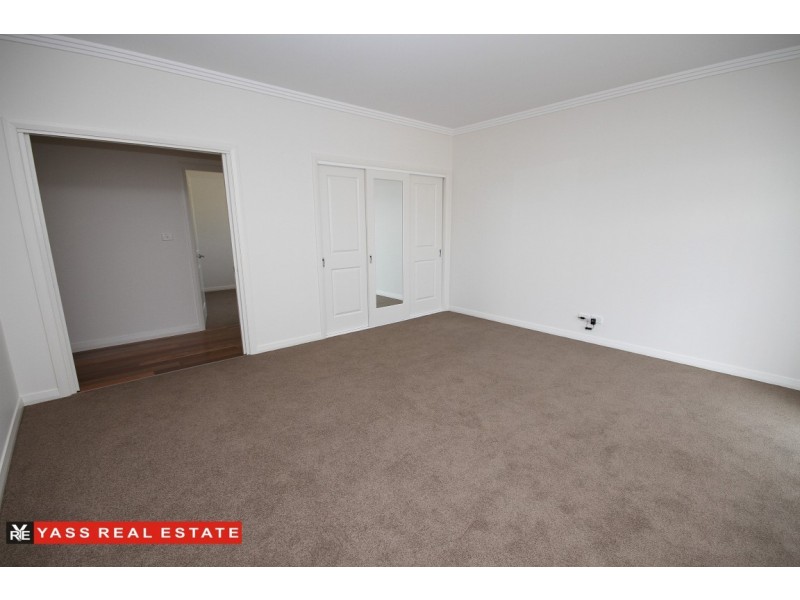 8 Burgess Place, Yass NSW 2582