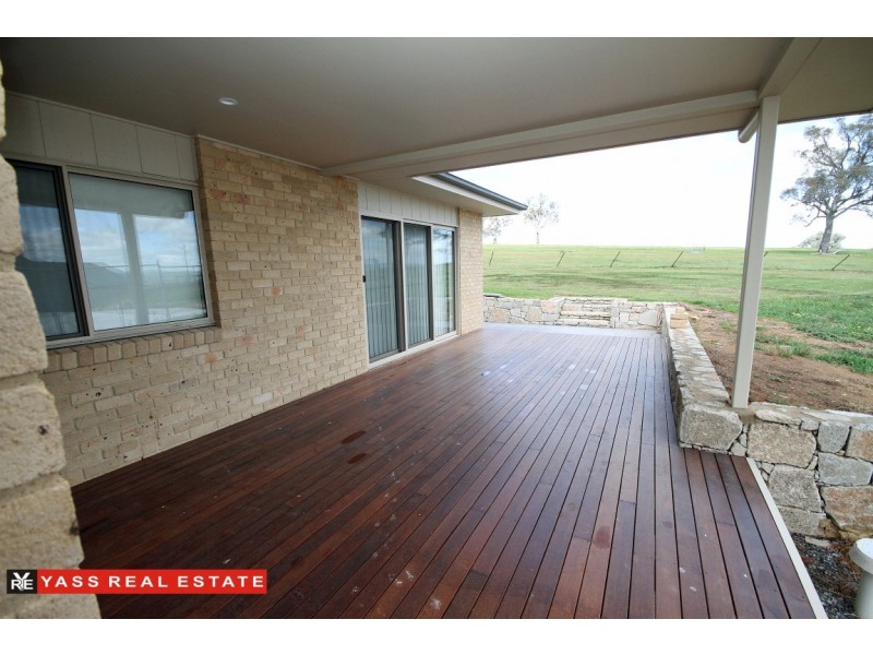 8 Burgess Place, Yass NSW 2582