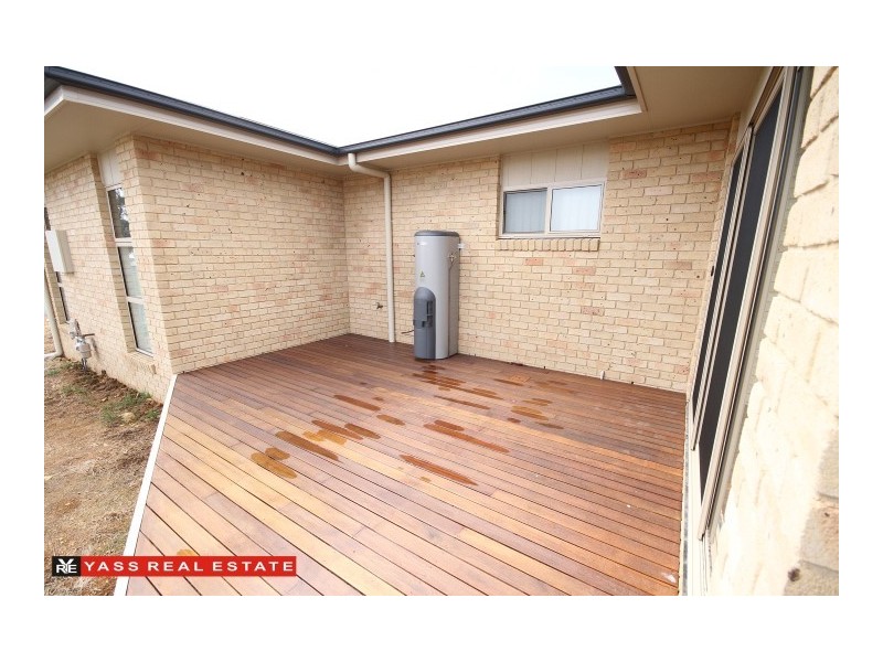8 Burgess Place, Yass NSW 2582