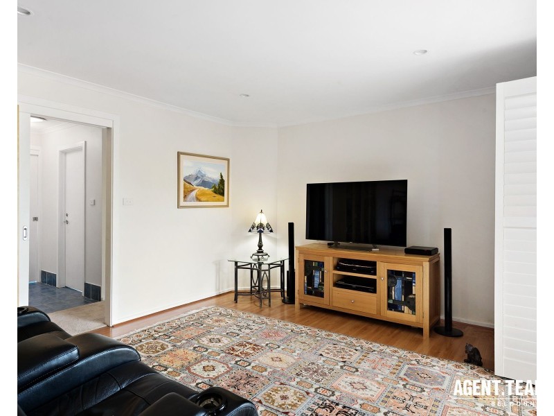 8 Fairlight Street, Dunlop ACT 2615